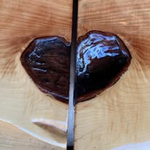 a heart made out of a knot in a bar top